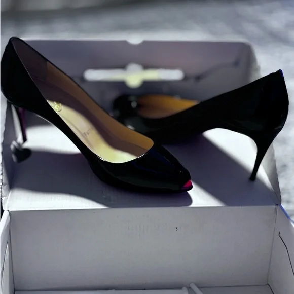 Christian Louboutin Shoes size 7 - Picture 6 of 9
